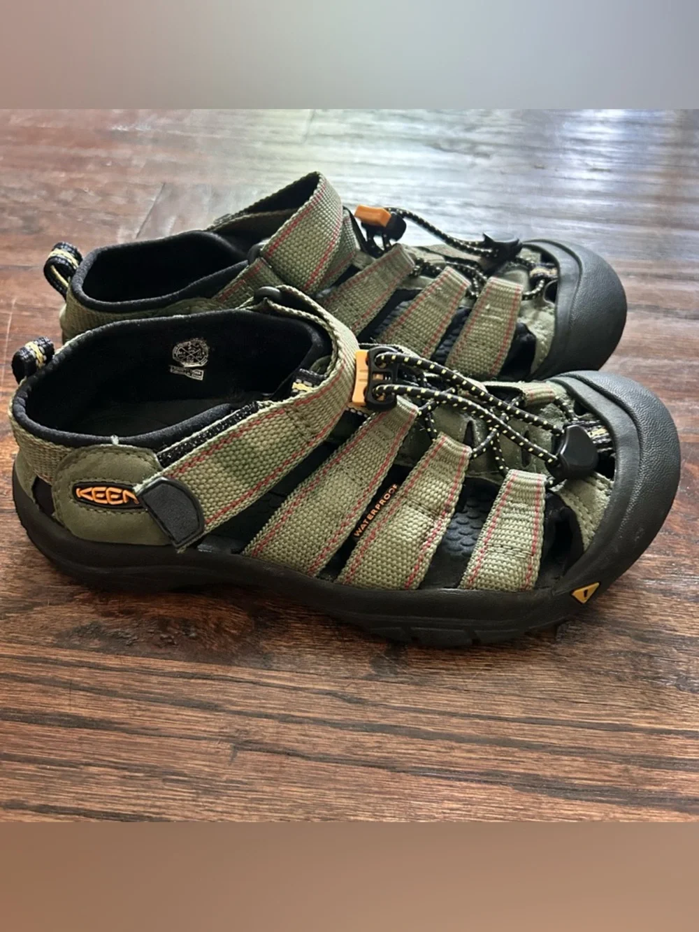 Keen Newport H2 Sandal youth Size 2 Green‎ Outdoors Hiking Adjustable Strap 9212